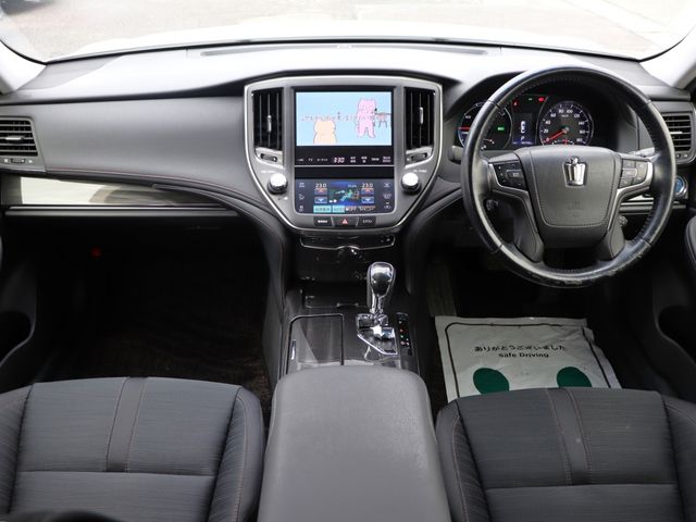 CROWN sedan hybrid