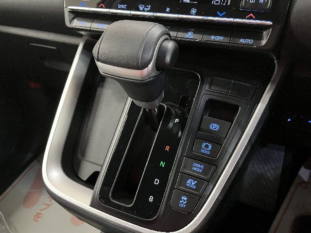 VOXY HYBRID