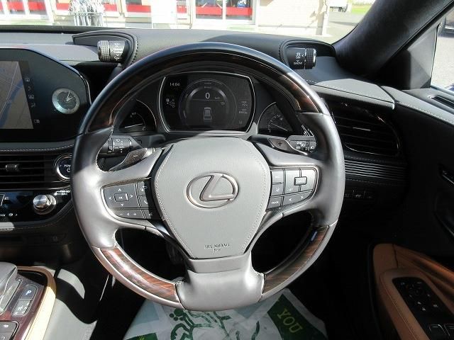 LEXUS LS500h 4WD