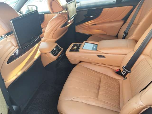 LEXUS LS500h 4WD