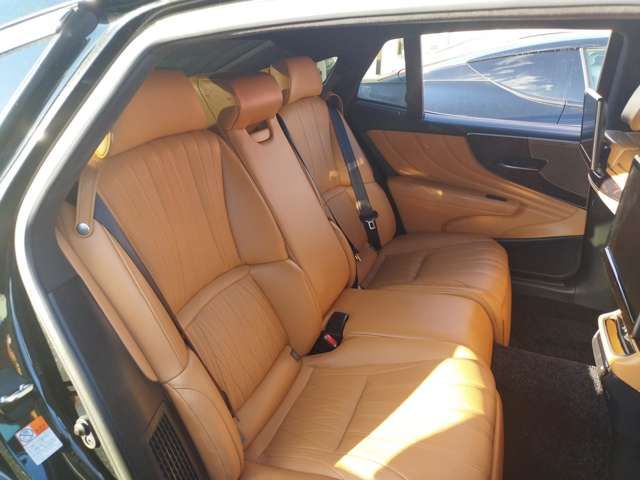 LEXUS LS500h 4WD