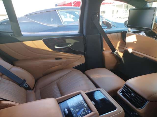 LEXUS LS500h 4WD