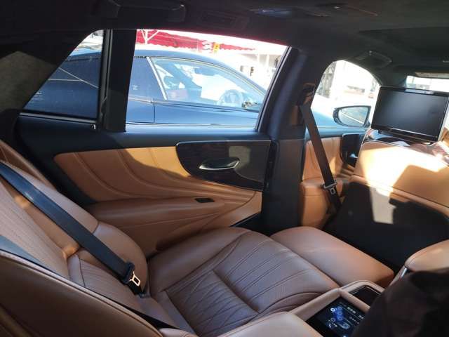 LEXUS LS500h 4WD