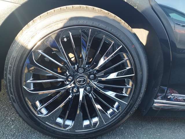 LEXUS LS500h 4WD