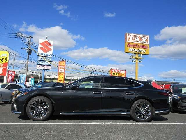 LEXUS LS500h 4WD