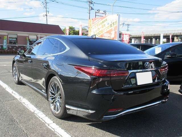 LEXUS LS500h 4WD