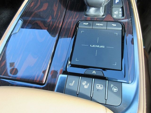 LEXUS LS500h 4WD