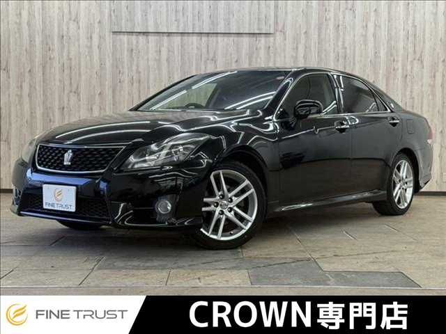 CROWN sedan