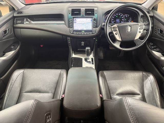 CROWN sedan