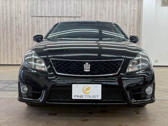 CROWN sedan