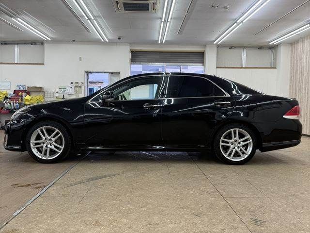 CROWN sedan