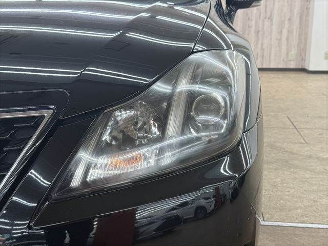 CROWN sedan