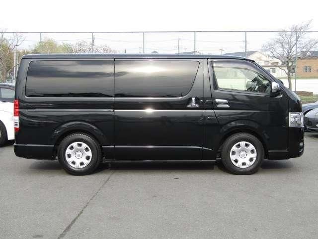 REGIUSACE 2WD van