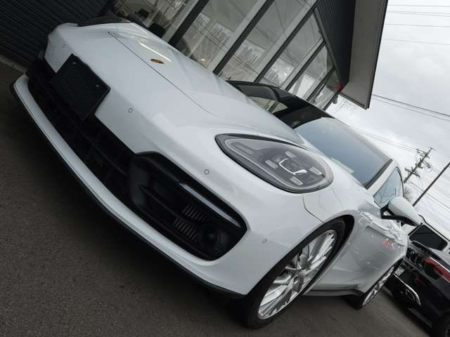 PORSCHE PANAMERA