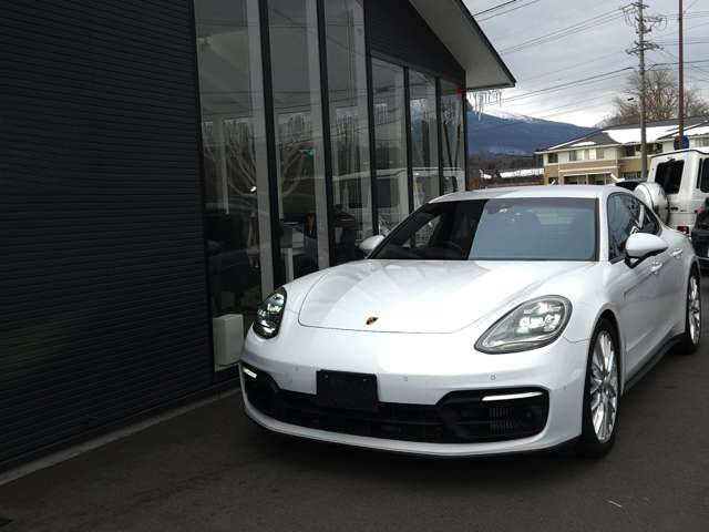 PORSCHE PANAMERA