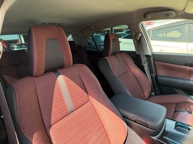 CROWN sedan hybrid