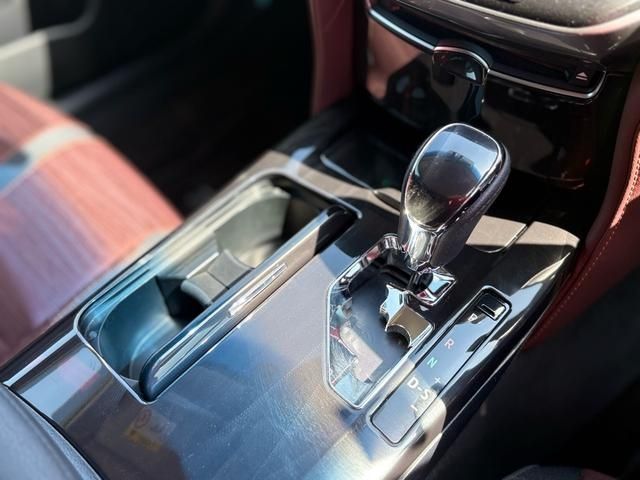 CROWN sedan hybrid