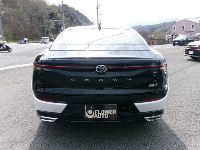 CROWN CROSSOVER