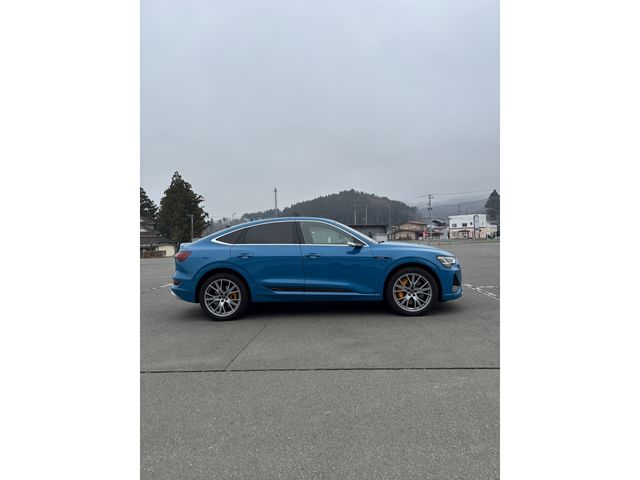 AUDI e-tron SPORTBACK