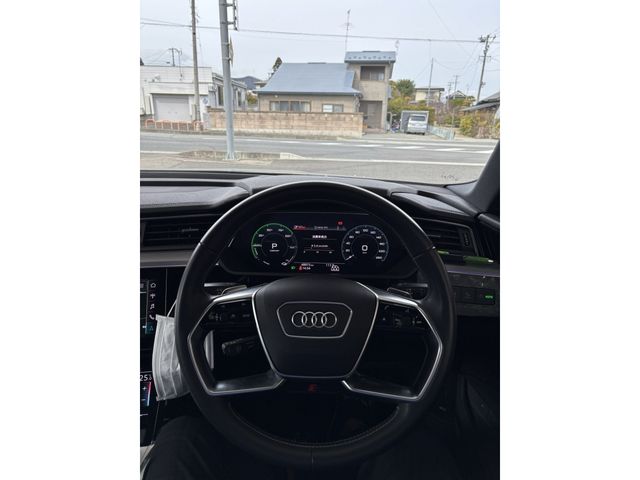 AUDI e-tron SPORTBACK
