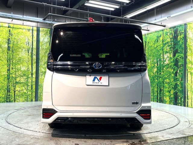 VOXY HYBRID