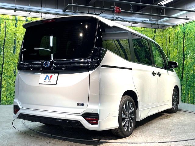 VOXY HYBRID