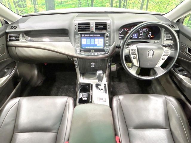 CROWN sedan