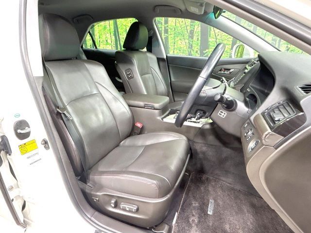 CROWN sedan