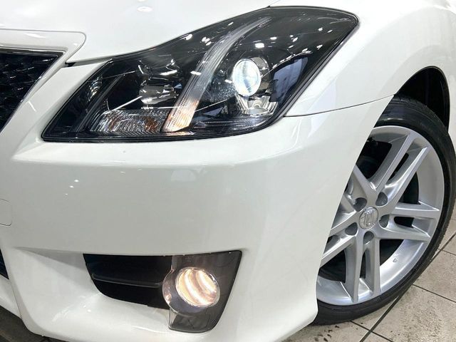 CROWN sedan