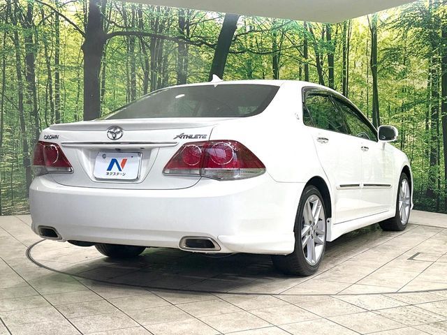 CROWN sedan