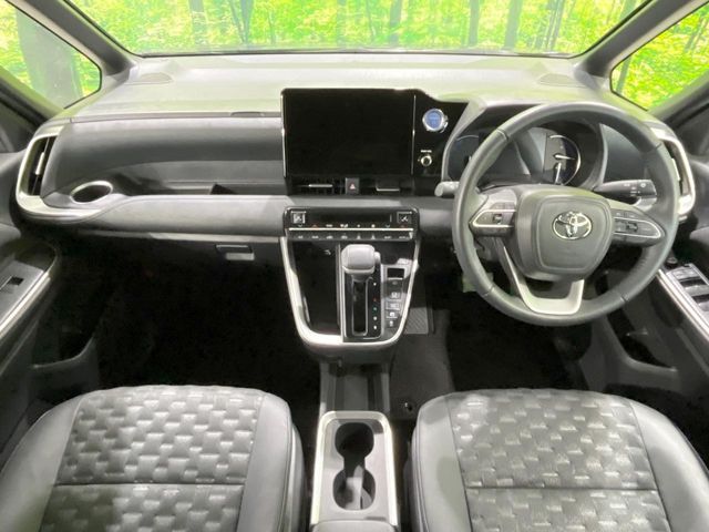 VOXY HYBRID
