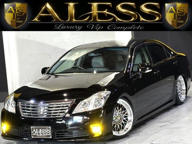 CROWN sedan