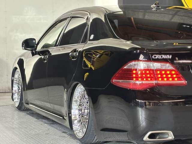 CROWN sedan