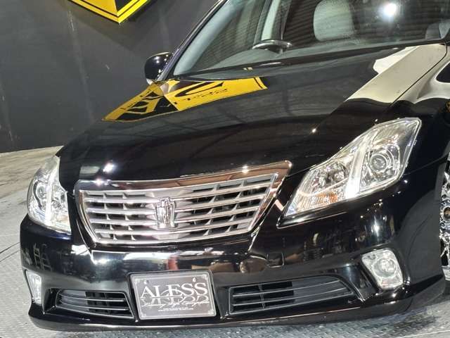 CROWN sedan