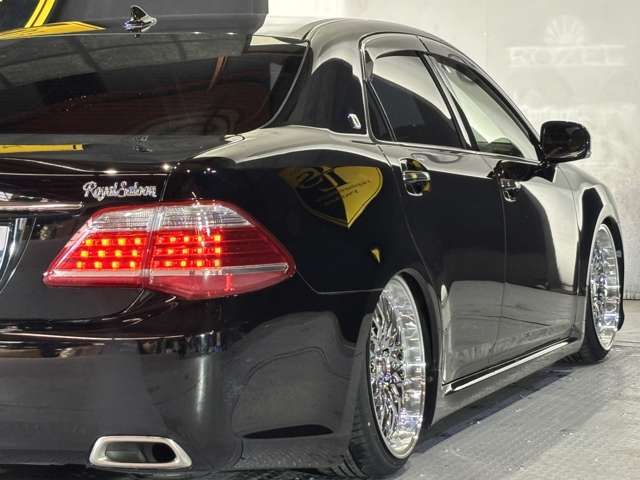 CROWN sedan