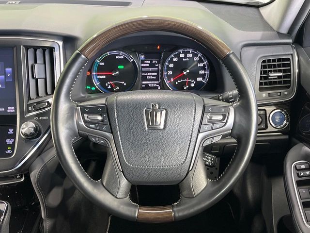 CROWN sedan hybrid