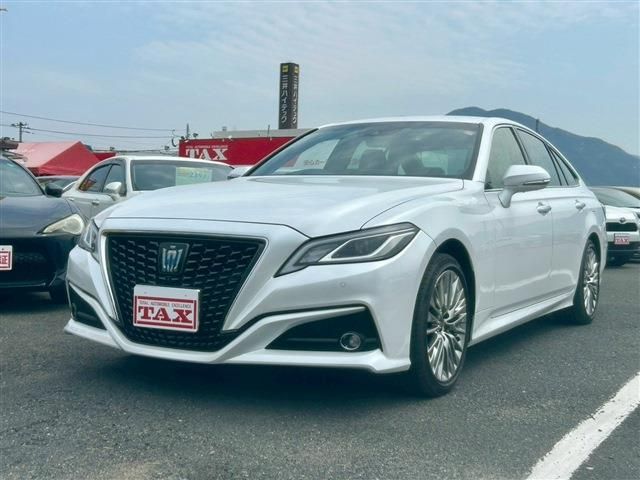 CROWN sedan hybrid