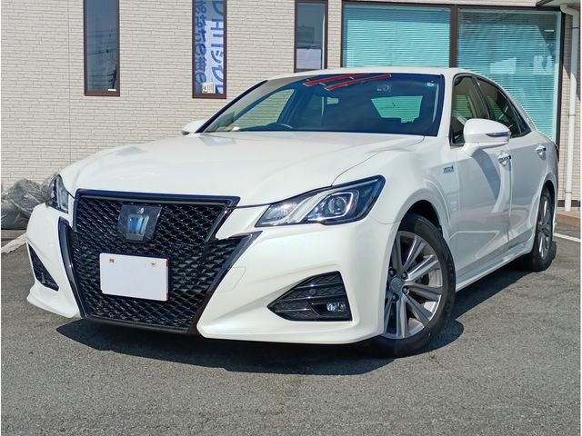 CROWN sedan hybrid