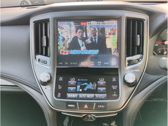 CROWN sedan hybrid