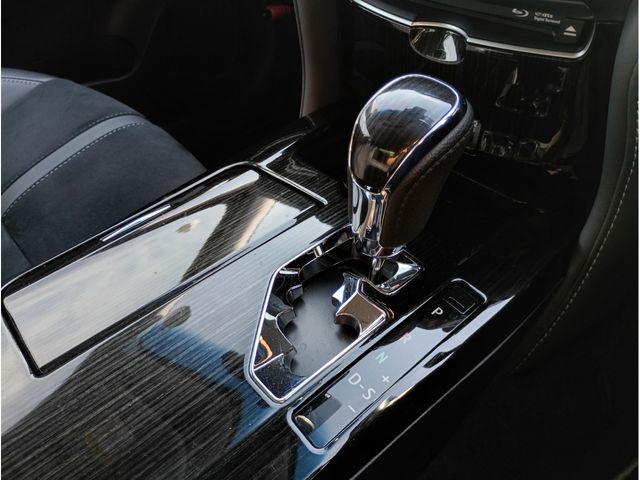 CROWN sedan hybrid