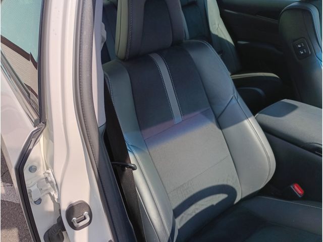 CROWN sedan hybrid