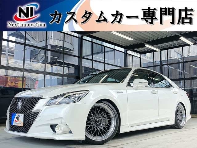 CROWN sedan hybrid