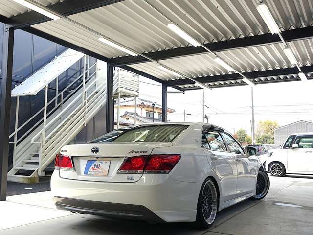 CROWN sedan hybrid