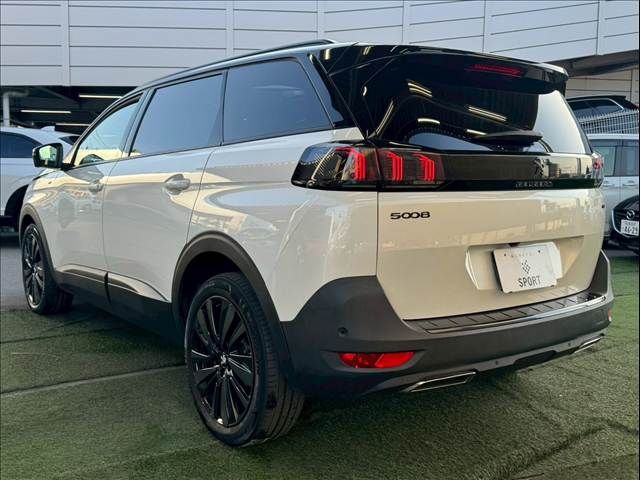 PEUGEOT 5008