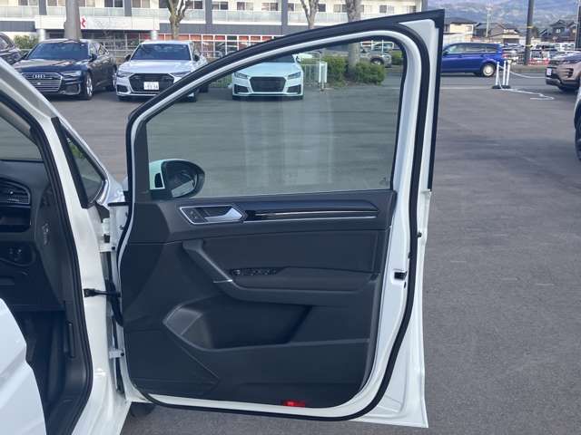 VOLKSWAGEN GOLF TOURAN