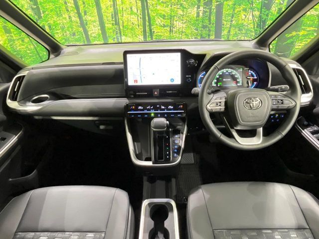 VOXY HYBRID 4WD