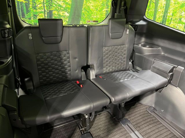VOXY HYBRID 4WD