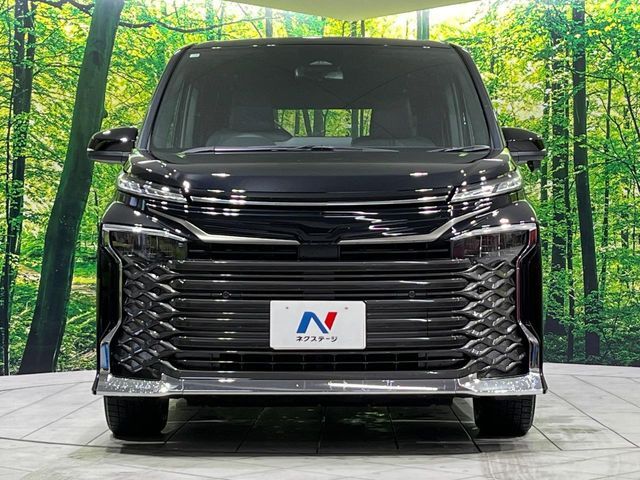 VOXY HYBRID 4WD