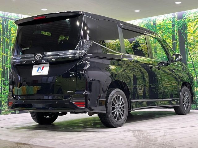 VOXY HYBRID 4WD