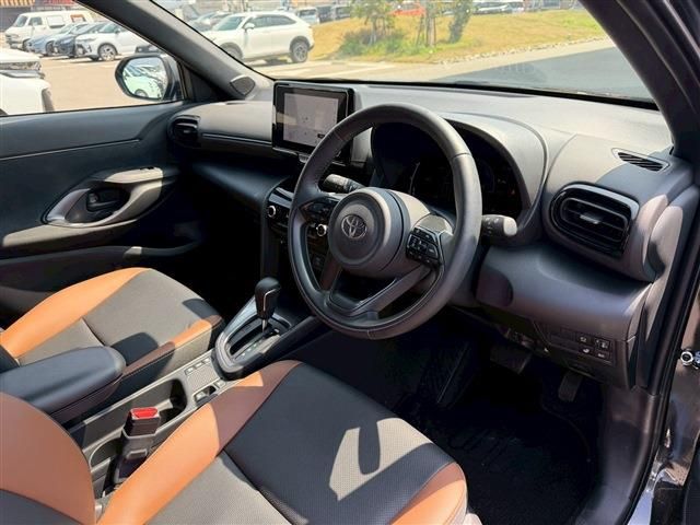 YARIS CROSS HYBRID